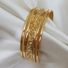 Royal Charm Gold Polished Kara