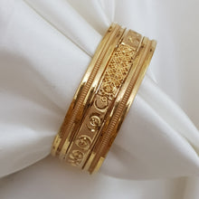 Royal Charm Gold Polished Kara