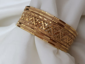 Elegant Gold Plated Bangle / Kara