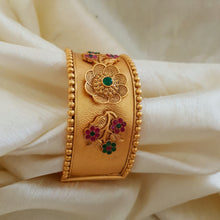 Flower Embossed Screw Open Broad Rajwadi Kara