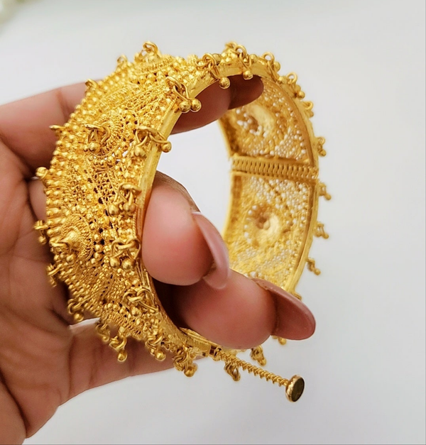 Sacred Splendor Gold Polished Kara