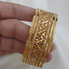 video of the Elegant Gold Plated Bangle / Kara