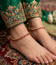 Shimmering Gold Anklet for Women