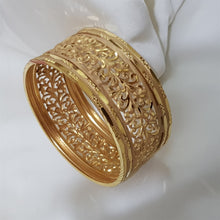 Sacred Splendor Gold Polished Kara