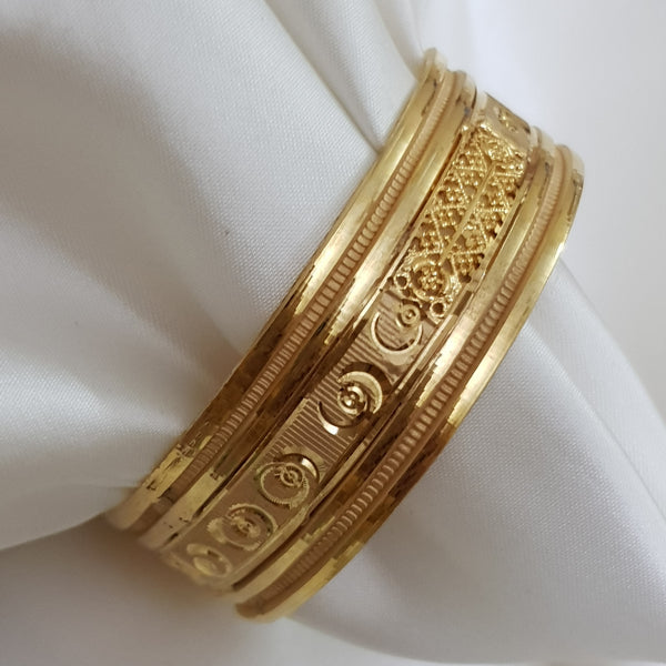 Royal Charm Gold Polished Kara