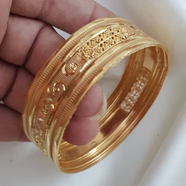 Royal Charm Gold Polished Kara