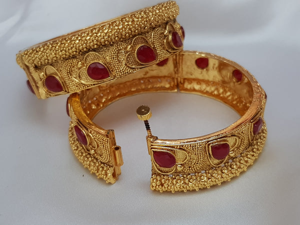 Rajwadi Divine Matte Golden Kara