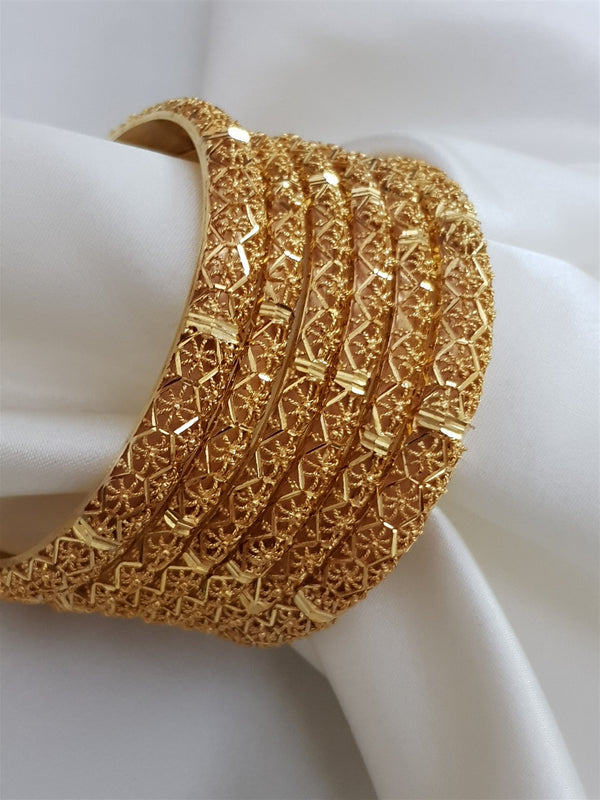 Vintage Majesty Gold Polished Bangles