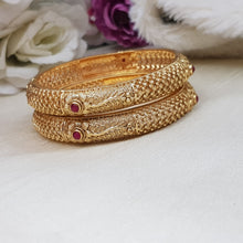 SplendidMatte Gold Rajwasdi Twist Bangles