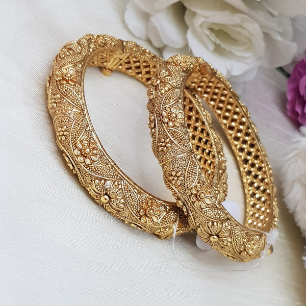 MagnateMatte Gold Rajwadi Twist Kara