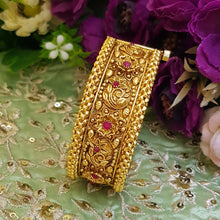 Elite Matte Gold Rajwadi Kara