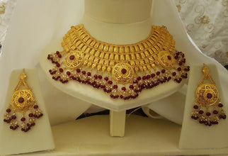 Lustrous Gold Look Necklace