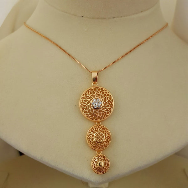 Elegant Golden Chain Pendant