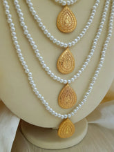 Shimmering Necklace White Pearl Mala