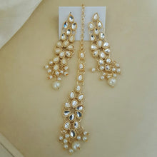 Shimmering Bindia Earrings Pair