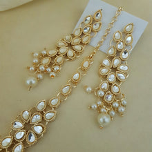 Shimmering Bindia Earrings Pair