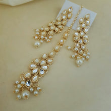 Shimmering Bindia Earrings Pair