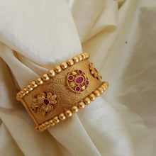 ExclusiveMatte Gold Coated Rajwari Kara