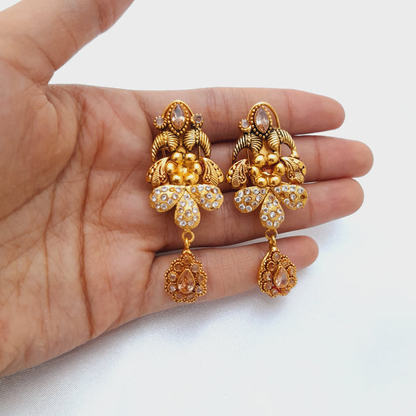 Detail Gold Polish Dark Sea Green Pearl Earrings