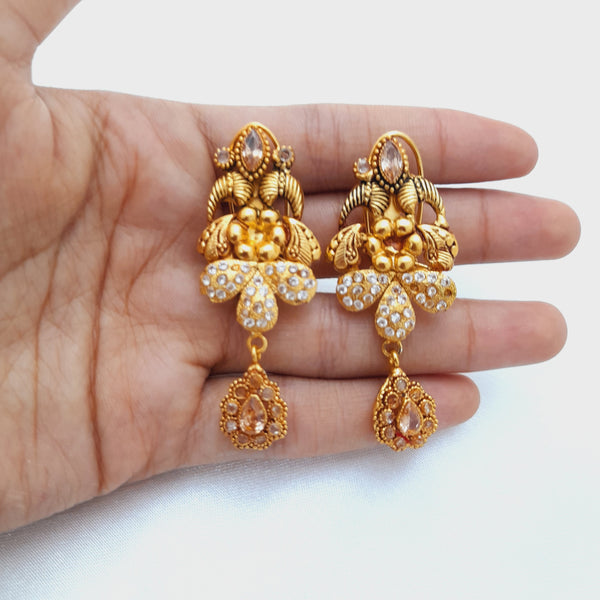 Detail Gold Polish Dark Sea Green Pearl Earrings