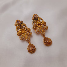 Detail Gold Polish Dark Sea Green Pearl Earrings