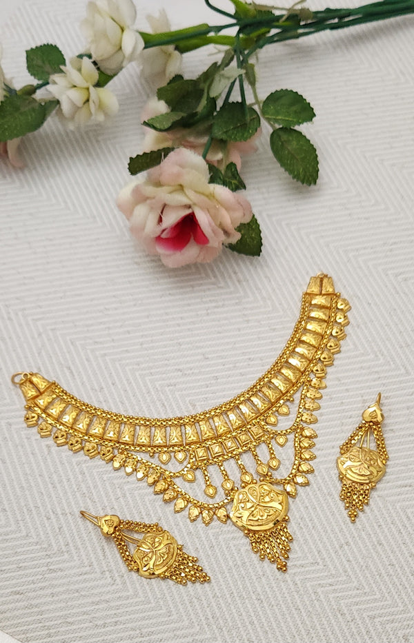 Golden Elegance Reflection Necklace – Stylish Fashion Jewelry for Women