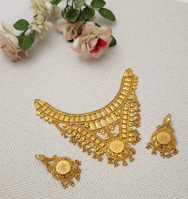 Golden Prestige Glow Necklace – Premium Fashion Jewelry for Women
