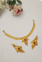 Sparkling Golden Charm Necklace – Premium Fashion Jewelry for Women