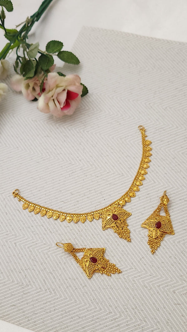 Sparkling Golden Charm Necklace – Premium Fashion Jewelry for Women
