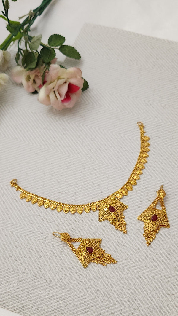 Sparkling Golden Charm Necklace – Premium Fashion Jewelry for Women