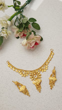 Royal Golden Reflection Necklace – Elegant Fashion Jewelry for Women