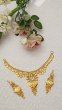Royal Golden Reflection Necklace – Elegant Fashion Jewelry for Women