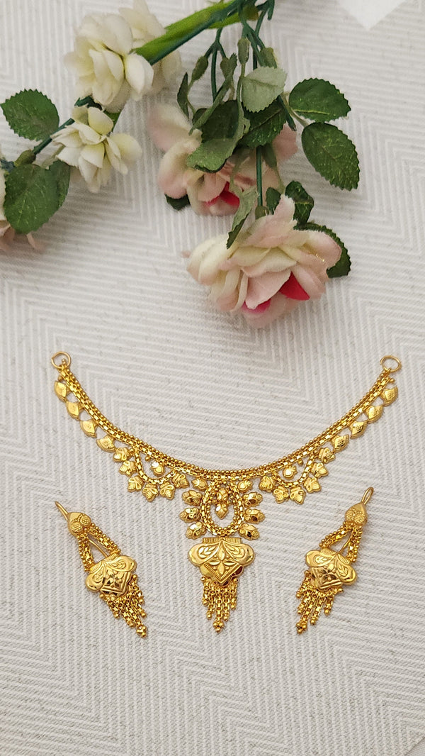 Royal Golden Reflection Necklace – Elegant Fashion Jewelry for Women
