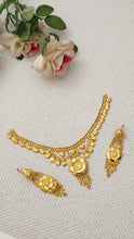 Golden Aura Shine Necklace – Elegant Fashion Jewelry for Women