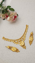 Golden Aura Shine Necklace – Elegant Fashion Jewelry for Women