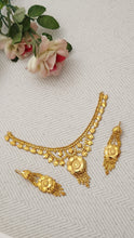 Golden Aura Shine Necklace – Elegant Fashion Jewelry for Women