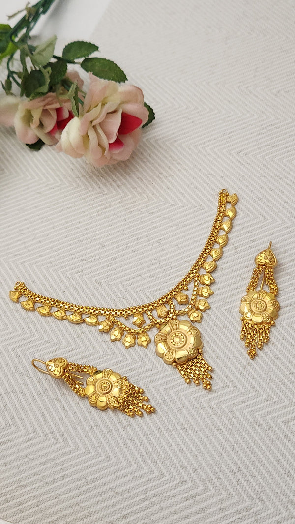 Golden Aura Shine Necklace – Elegant Fashion Jewelry for Women
