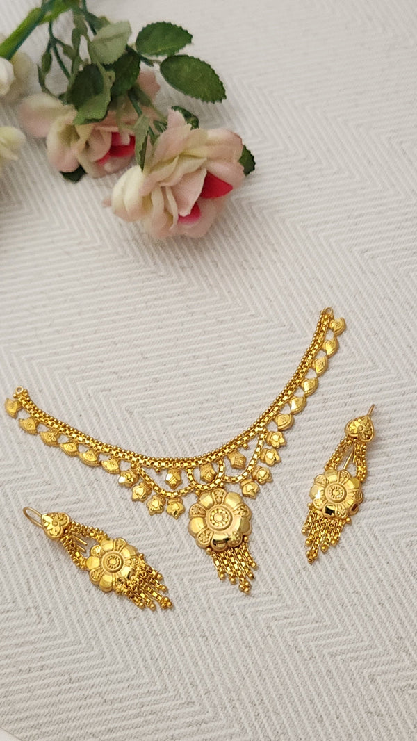 Golden Aura Shine Necklace – Elegant Fashion Jewelry for Women