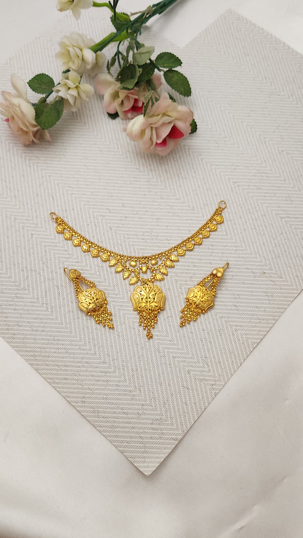 Golden Luxe Spark Necklace – Premium Fashion Jewelry for Women