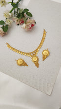 Radiant Golden Spark Necklace – Elegant Fashion Jewelry for Women