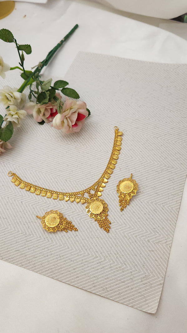 Radiant Golden Spark Necklace – Elegant Fashion Jewelry for Women