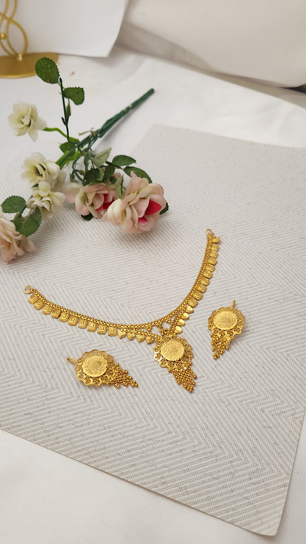 Radiant Golden Spark Necklace – Elegant Fashion Jewelry for Women
