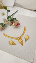 Radiant Golden Spark Necklace – Elegant Fashion Jewelry for Women