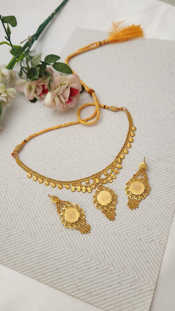 Golden Reflection Elegance Necklace – Stylish Jewelry for Women