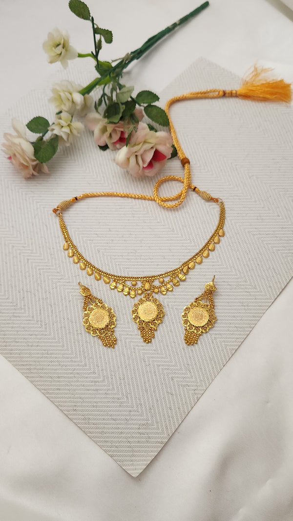 Golden Reflection Elegance Necklace – Stylish Jewelry for Women