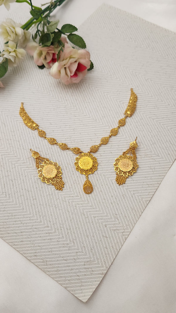 Regal Golden Sparkle Necklace – Premium Fashion Jewelry for Women