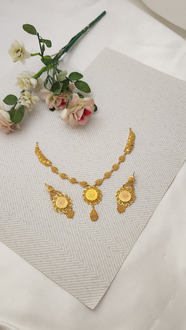 Regal Golden Sparkle Necklace – Premium Fashion Jewelry for Women