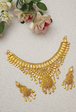 Golden Radiance Statement Necklace