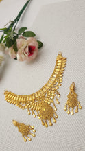 Golden Radiance Statement Necklace