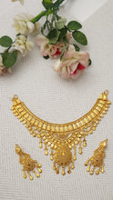 Golden Radiance Statement Necklace